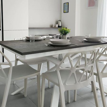 Joivy Charming Flats In The Heart Of Porta Nuova Apartment Milan Bagian luar foto